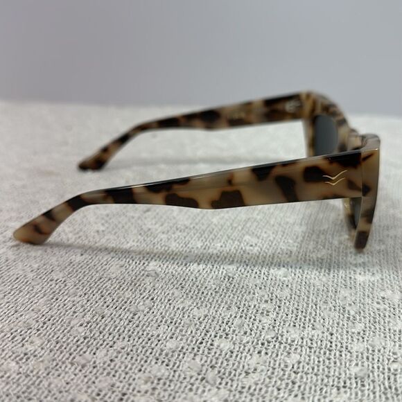 I-SEA Sofia Tortoise Polarized Cat Eye Sunglasses - Picture 5 of 10